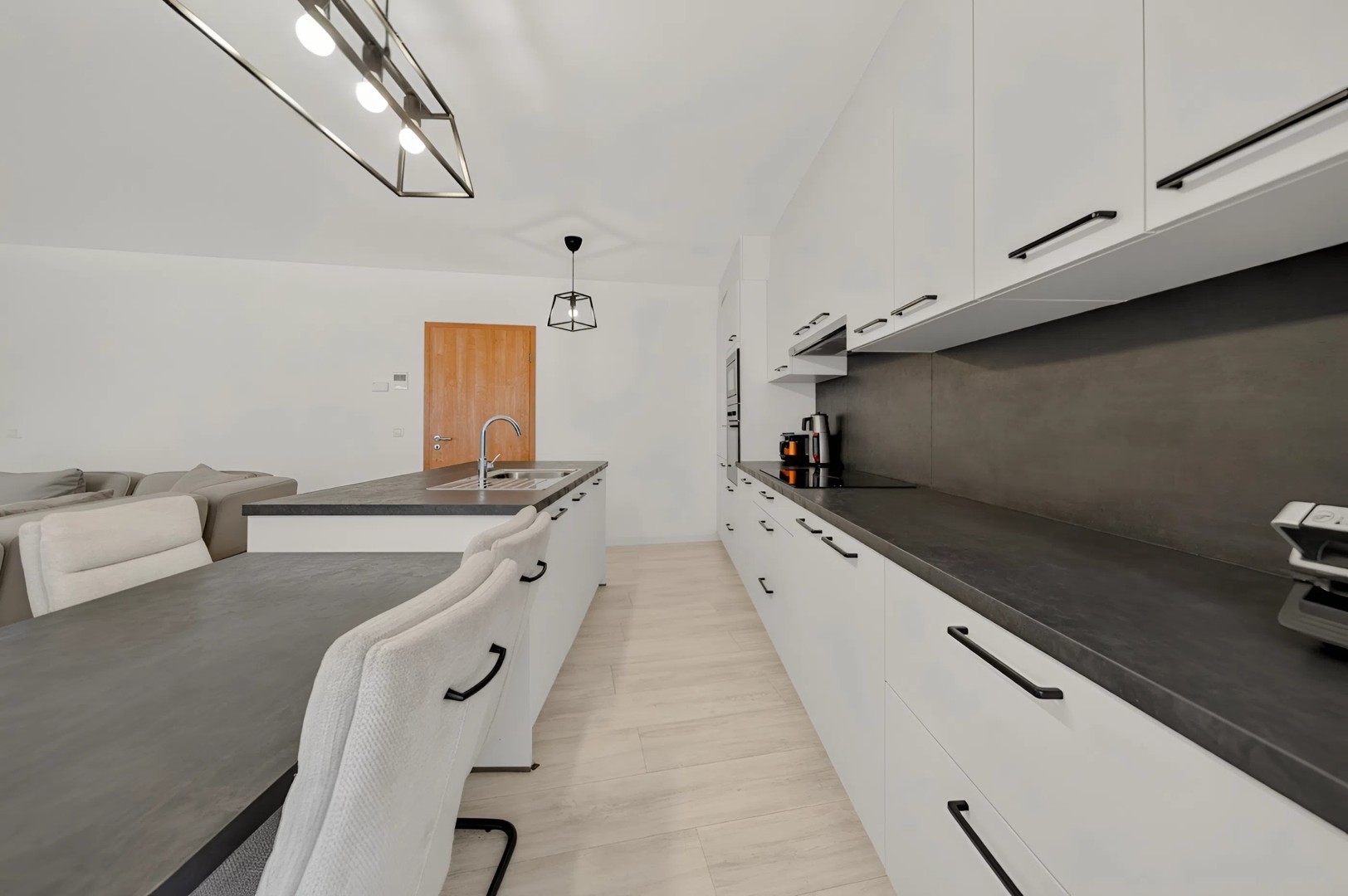 Instapklaar 2-slaapkamerappartement met garage in kleinschalige residentie - foto 4