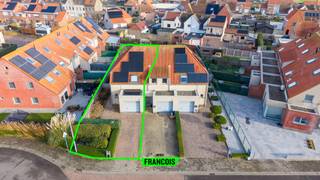 In een rustige en aangename buurt van Middelkerke bevindt zich deze instapklare halfopen woning in de Loskaaistraat. Een eigentijdse woonst...