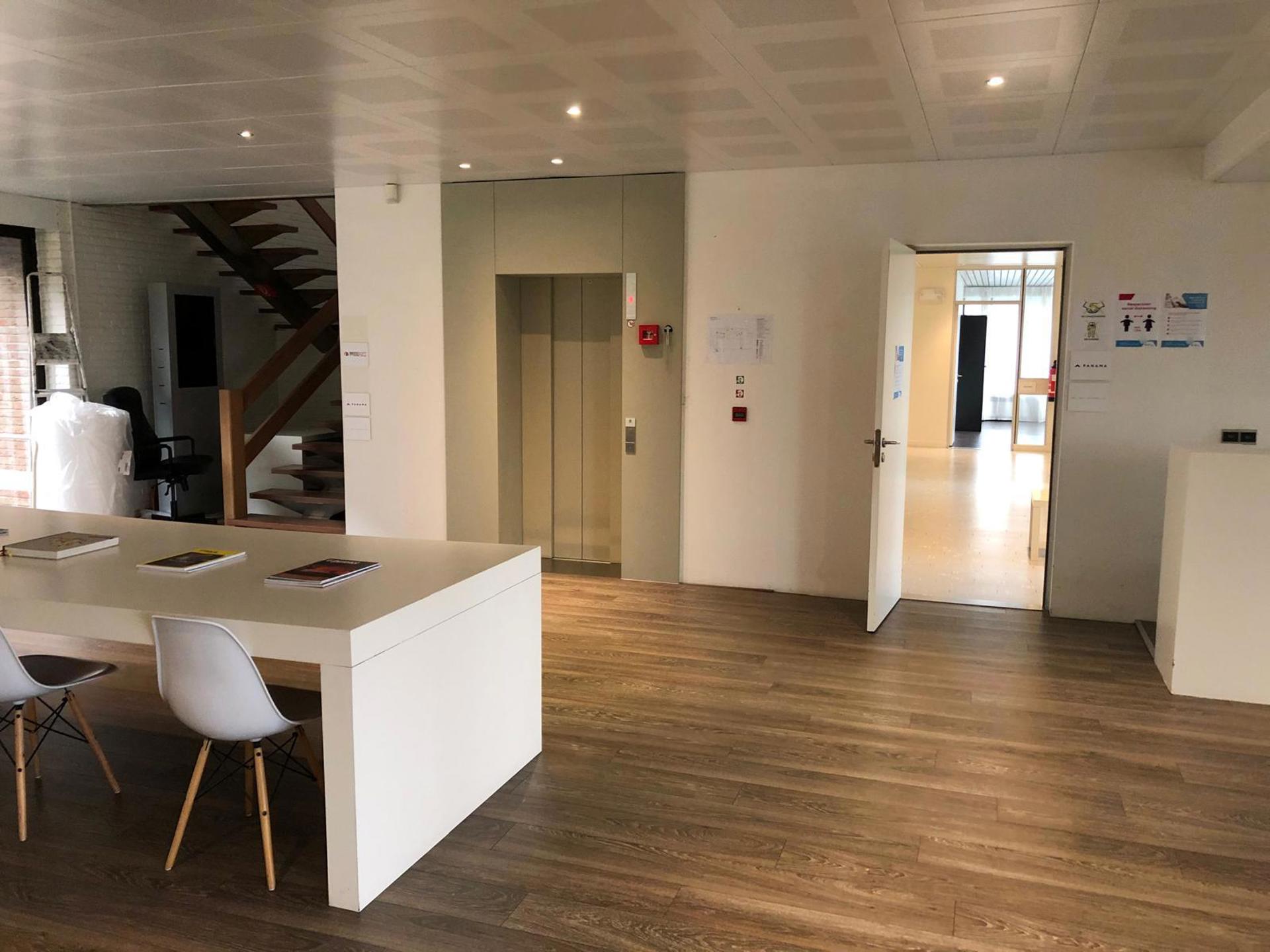 Magazijn 2.963m² met kantoren 569m²  in Temse - foto 4