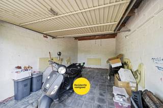 Op zoek naar de perfecte parkeeroplossing in Oudenburg? Dan is dit uw kans!In het centrum van Oudenburg bevindt zich deze ruime garagebox, ideaal...