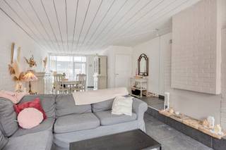 Ben je op zoek naar een appartement nabij het centrum van Wetteren? Zoek niet verder! Dit appartement te Molenstraat 68/11 heeft wat je zoekt. <br /><br />Indeling:<br />- Woonkamer<br />- Keuken<br />- 2 slaapkamers<br />- Badkamer met ligbad en toilet<br /><br />Bijzonderheden: <br />- Terras<br />- Conforme elektriciteit<br />- Geen renovatieplicht (EPC D)<br />- Alle ramen werden vernieuwd<br />- Het appartement is op heden verhuurd<br />- Mogelijkheid tot het aankopen van een garagebox voor 27.000 euro<br />- Goede ligging ten opzichte van de Markt, het station, winkels, scholen, restaurants, etc. <br /><br />Mis deze kans niet en vraag vandaag nog uw bezoek aan.