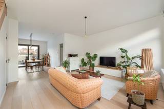  Appartement élégant et rénové dans l'un des quartiers les plus agréables d'Anvers. Dans ce magnifique duplex avec parquet clair, hauts plafonds...