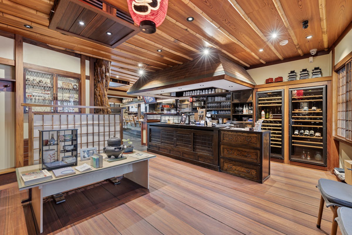 Investment property consisting of a commercial ground floor and 4 apartments in Bruges - photo 3