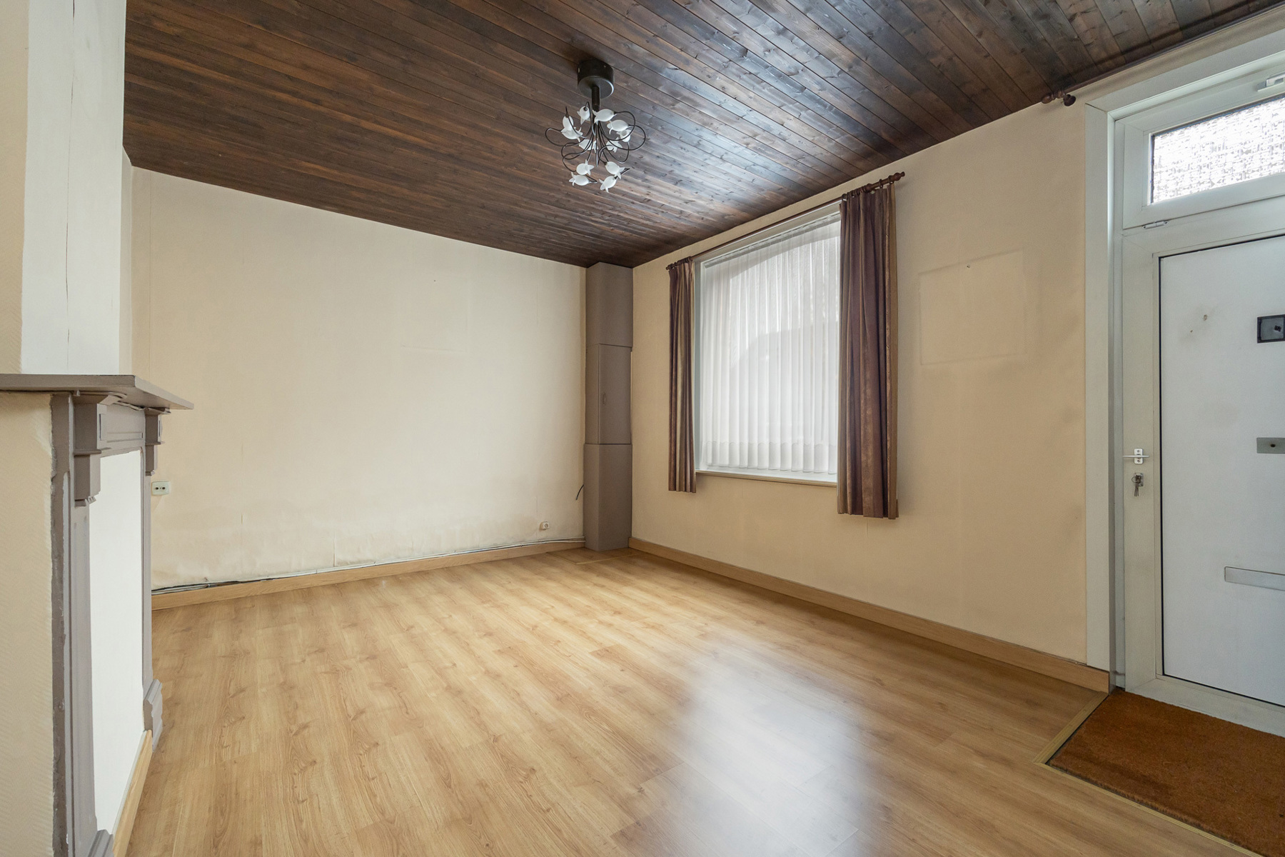 Halfopen woning met potentieel op gunstige locatie - foto 3