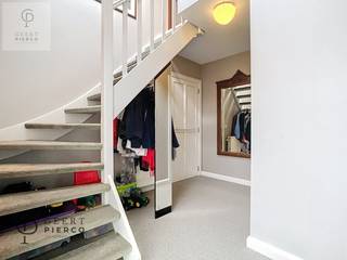 Deze knappe woning vinden we terug in Neerhespen, een deelgemeente van Linter op een boogscheut van Landen, Tienen en Sint-Truiden. Zelfs...