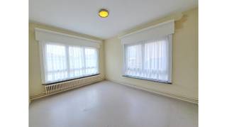 Deze <strong>opbrengsteigendom</strong> met <strong>2 wooneenheden</strong> en <strong>2 garages</strong> heeft een uitstekende en rustige ligging in <strong>Sint-Pieters Brugge,</strong> vlakbij het <strong>Rustenburgpark</strong>, diverse winkels, openbaar vervoer en het AZ Sint-Jan. het pand heeft tevens een vlotte verbinding naar de Ring en het centrum van Brugge. + Uitstekende Mobiscore 9 op 10! + Kleinschalige residentie!<br /><br />Omvat 2 wooneenheden met elk een inkom, leefruimte, keuken, 2 slaapkamers, badkamer, terras en een garage.<br />Wooneenheid 1: Energielabel D<br />Wooneenheid 2: Energielabel C<br />P-score=A G-score=A<br />#vastgoedinvestering #sintpieters #brugge #kangoeroewoning<br />Totale oppervlakte 410 m²