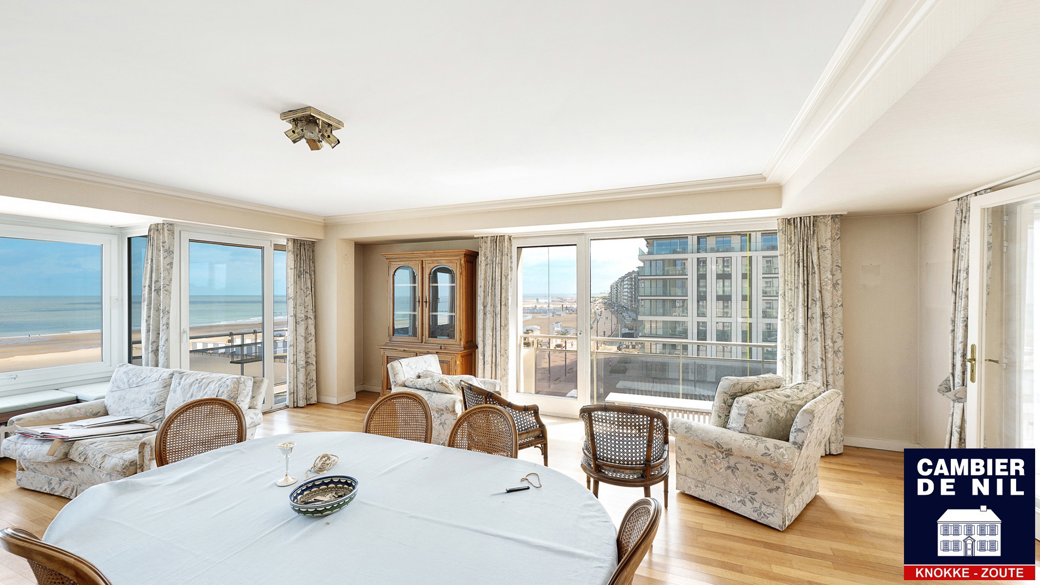 Uniek hoekappartement aan het Albertplein in hartje Zoute - foto 2