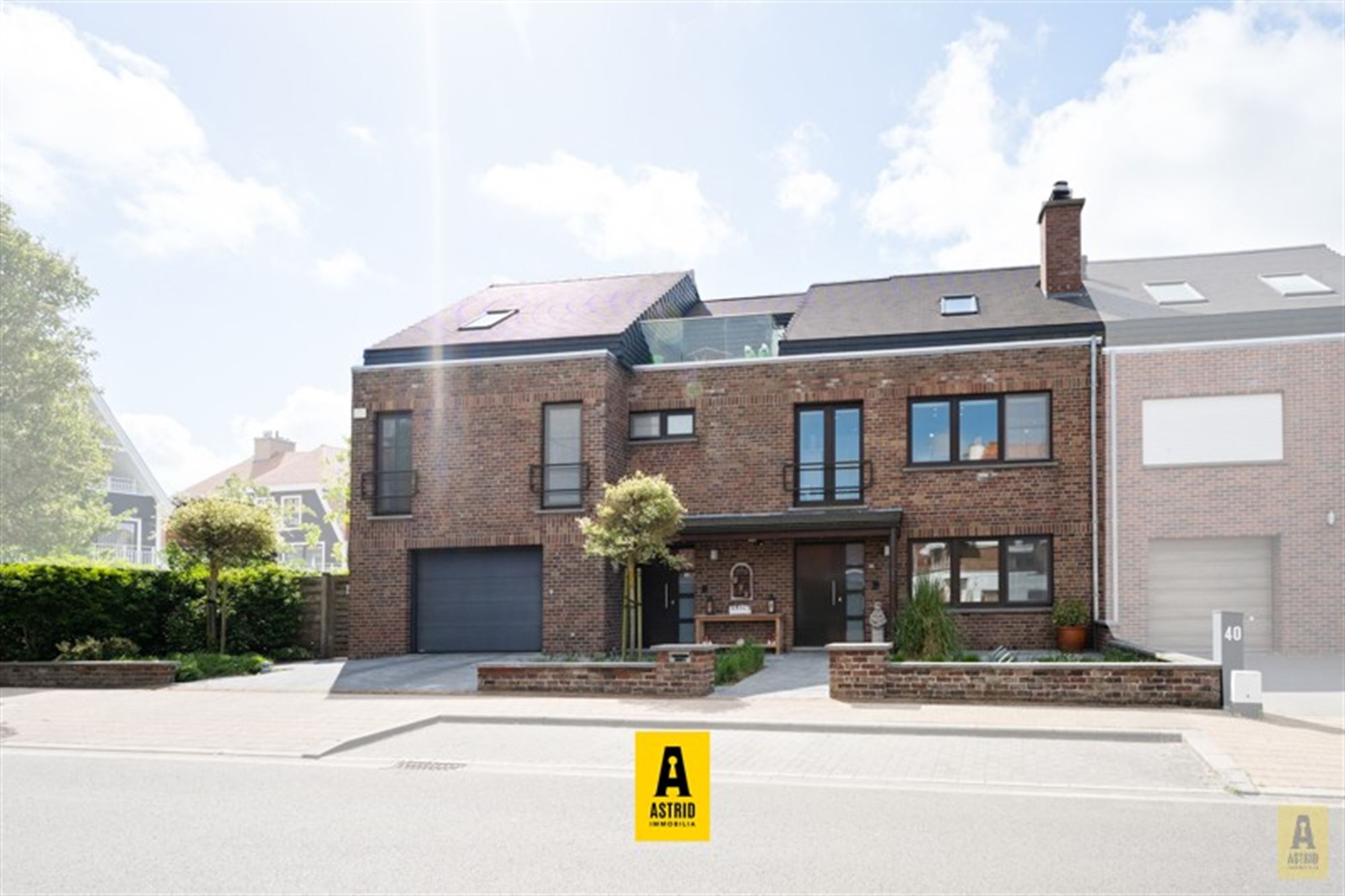 Karaktervolle voormalige dokterswoning met zee aan ruimte en mogelijkheden! - foto 1