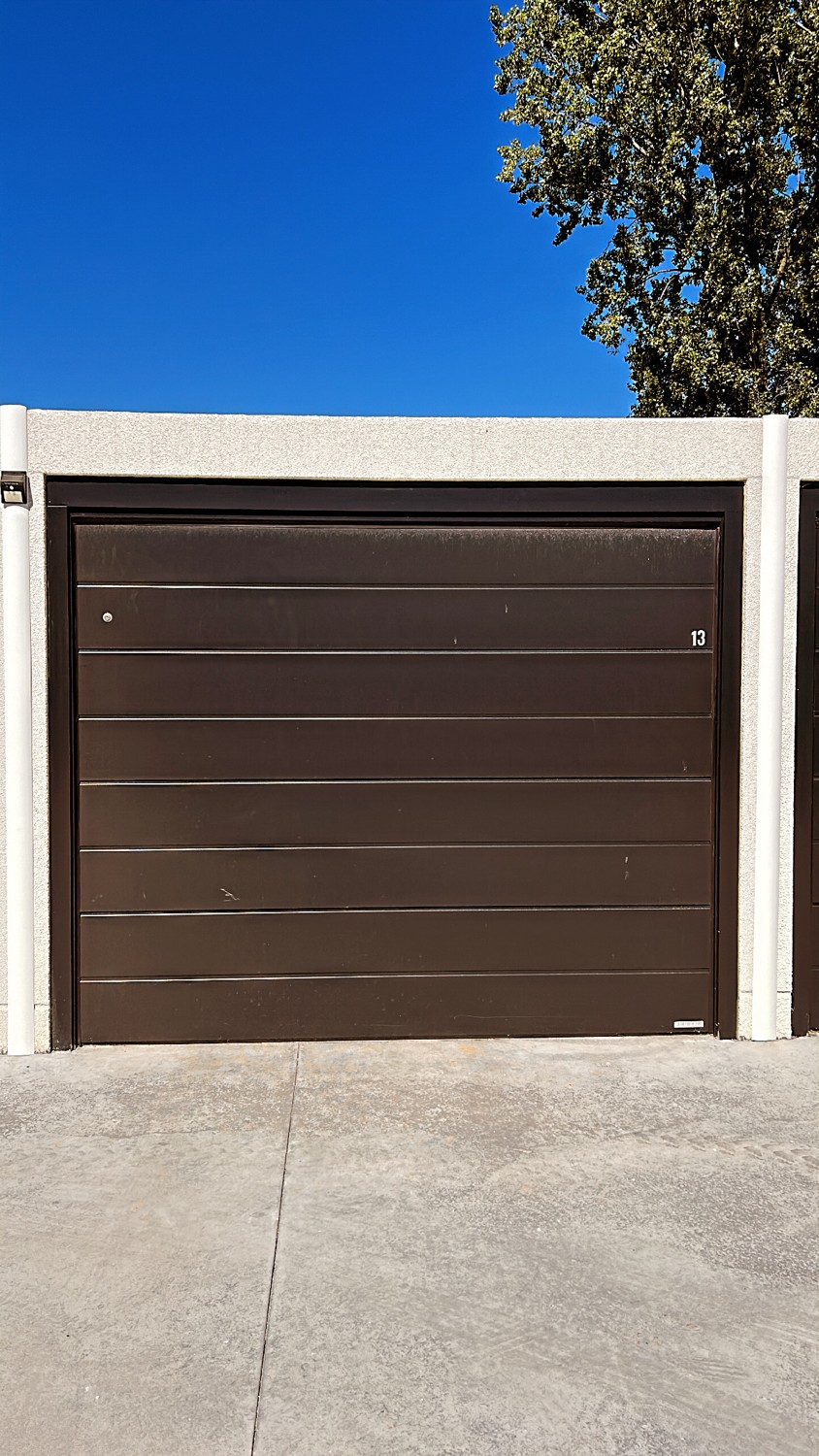 Nieuwe garage te huur. voor meer info. contacteer ons via 0479/90.60.31hello@belistate.be