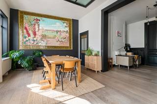 Karaktervolle, volledig gerenoveerde woning met 4 slaapkamers en zonnige tuin in het centrum van Herentals.Bent u op zoek naar een ruime en...