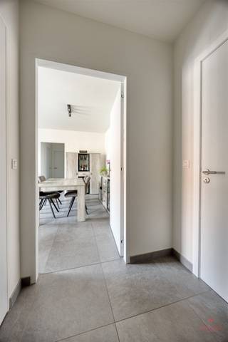 Dit lichtrijk en ruim appartement is gelegen op de Kortrijksesteenweg 162 bus 101 in Deinze. Dankzij de centrale ligging bevinden winkels,...