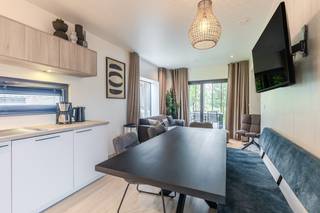 <strong><span>Investeren én genieten in deze luxueuze vakantiewoning in EuroParcs Hoge Kempen</span></strong><br /><br /><br />Droomt u van een tweede verblijf midden in het groen, gecombineerd met een interessant rendement?<br />Deze stijlvolle Lake House voor 6 personen op EuroParcs Hoge Kempen in Zutendaal biedt het beste van beide werelden: een zorgeloze investering én een plek om zelf helemaal tot rust te komen!<br />Gelegen op een prachtig perceel <u>eigen grond</u> van 4a47ca, bevindt deze vakantiewoning zich in één van de mooiste natuurregio’s van België, vlak bij het Nationaal Park Hoge Kempen.<br /><br /><br /><strong>Een toplocatie midden in de natuur</strong><br /><br />EuroParcs Hoge Kempen ligt in het gezellige Zutendaal, ook wel gekend als het “groenste snoepje van Vlaanderen”.<br />Het park grenst aan het Nationaal Park Hoge Kempen, waar eindeloze wandel- en fietsroutes u meenemen door bossen, heidevelden en langs idyllische waterpartijen.<br /><br />Daarnaast geniet deze locatie van een uitstekende bereikbaarheid en een centrale ligging.<br />Steden zoals Maastricht (NL), Genk en Hasselt bevinden zich op korte afstand en in de directe omgeving vindt u tal van gezellige horecazaken, winkels en recreatiemogelijkheden.<br /><br />De vlotte verbinding vanuit zowel België als Nederland maakt deze vakantiewoning extra aantrekkelijk voor eigen gebruik én verhuur.<br />De combinatie van natuur, recreatie en bereikbaarheid maakt deze locatie bijzonder aantrekkelijk voor vakantiegangers!<br /><br /><br /><strong>Het vakantiegevoel het hele jaar door</strong><br /><br />Het park zelf staat bekend om zijn kwalitatieve uitstraling, groene omgeving en uitgebreide faciliteiten.<br />Eigenaars en gasten genieten hier van een ontspannen sfeer met alle comfort binnen handbereik.<br /><br /><span>Bovendien biedt EuroParcs verschillende formules aan; volledig eigen gebruik, zelf verhuren, verhuur en beheer via EuroParcs of een combinatieformule.</span><br />Meer informatie over de verschillende eigenaarsmodellen kunt u via onderstaande link terugvinden:<br />https://gebruikersmodellen.europarcs.nl/6-eigenaarmodellen<br /><br />Dankzij de professionele ondersteuning van EuroParcs geniet u van een zorgeloze investering met maximale flexibiliteit.<br /><br /><br /><strong><u>Lake House 6</u> stijlvol, comfortabel en instapklaar</strong><br /><br />Deze moderne 6-persoons vakantiewoning combineert hedendaagse architectuur met warme, natuurlijke materialen.<br />De grote raampartijen zorgen voor veel lichtinval en creëren een heerlijk open gevoel tussen binnen en buiten.<br /><span>Verder beschikt de woning over een gezellige leefruimte met open keuken, drie ruime tot comfortabele slaapkamers, een moderne badkamer voorzien van een dubbele lavabo, toilet en een inloopdouche en nog een apart gastentoilet en berging.<br /><br />De woning is uitgerust met airconditioning, waardoor u in elk seizoen geniet van een aangenaam binnenklimaat.<br />De vakantiewoning wordt bovendien volledig aangeboden inclusief inventarispakket en stijlvolle stoffering, zodat ze meteen gebruiksklaar is voor eigen verblijf of verhuur!</span><br /><br /><span>Ook buiten werd aan alles gedacht!<br />De aangelegde tuin, het ruime terras en de private parking vormen een mooi verlengstuk van de woning en worden volledig onderhouden door EuroParcs.<br />Zo geniet u zonder zorgen van rust, comfort en vakantiegevoel in een groene omgeving.</span><br /><br /><br /><span><strong>Duurzaam investeren</strong></span><br /><br />Deze vakantiewoning werd gebouwd met aandacht voor duurzaamheid, comfort en kwaliteit.<br />Zo is hij uitgerust met vier zonnepanelen, energiezuinige technieken en een ventilatiesysteem type C+.<br />In combinatie met de kwalitatieve materialen draagt dit niet alleen bij aan een comfortabele woonervaring, maar ook aan een duurzame en toekomstgerichte investering.<br /><br /><br /><strong>Interessant rendement</strong><br /><br />Naast het eigen vakantiegevoel biedt deze woning ook een aantrekkelijk investeringspotentieel:
<ul>
<li><span>Goed rendement (op aanvraag)</span></li>
<li><span>eigen grond inbegrepen </span></li>
<li><span>onderhoud parkbijdrage: € 3.216 per jaar</span><br /><br /> </li>
</ul>
<strong>Alle highlights nog eens op een rijtje</strong><br /><br />✔ Lake House voor 6 personen<br />✔ Gelegen op eigen grond van 4a47ca<br />✔ Airco aanwezig<br />✔ Ventilatie type C+<br />✔ 4 zonnepanelen<br />✔ Inventaris en stoffering inbegrepen<br />✔ Aangelegde tuin, terras en parking<br />✔ Onderhoud omgeving door EuroParcs<br />✔ Mogelijkheid tot eigen gebruik en/of verhuur<br />✔ Vast rendement van 5,5%<br /><br />Kortom een unieke kans om te investeren in een stijlvolle vakantiewoning op een toplocatie in Limburg!<br /><br />Heeft deze vakantiewoning in Zutendaal uw interesse gewekt? Neem dan snel contact met ons op via 089 23 44 22 of mail naar info@immoverslegers.be!<br /><br /><u><strong>De verkoop van deze vakantiewoning gebeurt onder het btw-regime</strong></u>. <br /><br /><em>-Stedenbouwkundige informatie in aanvraag-</em><br /><br />