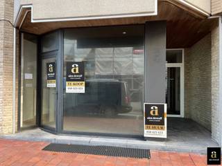 Uitstekend gelegen handelspand aan het Rubensplein (top ligging!), geschikt voor meerdere doeleinden. In de nabijheid van schoenenwinkels...