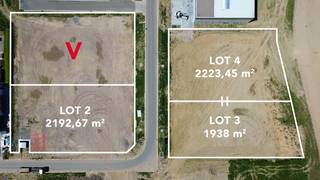 Bedrijfsgebouw op maat van 695 m² in combinatie met 206 m² kantoorruimte te koop.<br /><br />Op de nieuwe industriële ontwikkeling 'THEA' worden 8 loten gereserveerd voor een bedrijfsgebouw op maat.<br />De gebouwen kunnen bestaan uit magazijnruimte in combinatie met kantoorruimte, showroom en/of een bedrijfswoning met totale oppervlaktes vanaf +/- 695 m² tot +/- 3.000 m² op een eigen perceel.<br /><br />De gebouwen op maat worden in samenspraak met de ontwikkelaar en kandidaat-koper gerealiseerd, waarbij de kandidaat-koper al zijn wensen kan uitwerken.<br />Qua look & feel dient er rekening te worden gehouden met de uitstraling van het bedrijvenpark waarbij de gebouwen worden opgebouwd in een combinatie van betonpanelen en geïsoleerde sandwichpanelen. <br /><br />De site is geschikt voor zowel opslag als productie en biedt tal van mogelijkheden!<br /><br />Op dezelfde site worden 22 KMO-units gebouwd tussen 180m² en 300 m².<br /><br />De ontwikkeling bevindt zich op 3 km van Tielt centrum en nabij de bedrijvige Kasteelstraat.<br /><br />Ruime parkeer- en manoeuvreerruimte op de site. Per unit zijn er minstens 4 parkeerplaatsen voorzien.<br />Contacteer PANORAMA B2B voor bijkomende inlichtingen of een vrijblijvend plaatsbezoek 050 300 800.