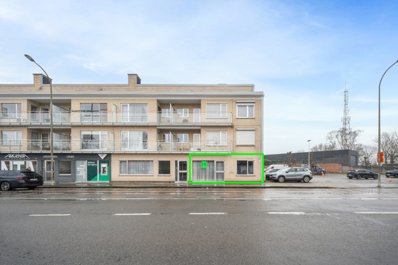 Gelijkvloers appartement met handelsruimte en parking nabij centrum Roeselare - foto 2