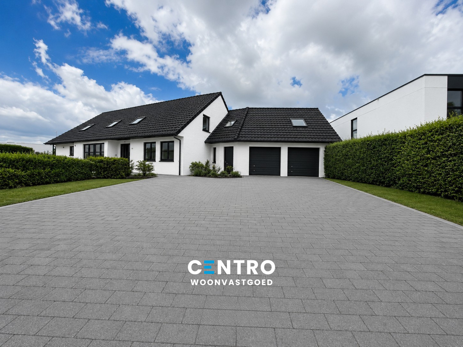 Vrijstaande VILLA (430m²) op een hoekperceel van ± 1.200 m² op invalsweg Roeselare (vlakbij de ring R32). Ook ideaal als KANGOEROEWONING. - foto 1