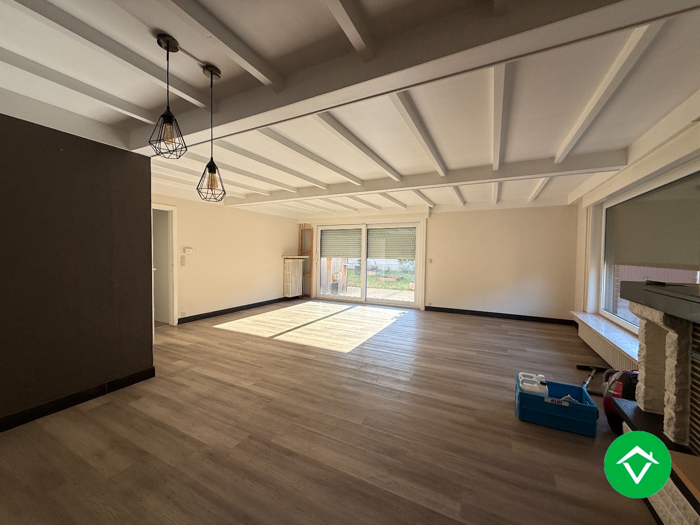 Gelijkvloerse woning met 3 slaapkamers, dubbele garage en tuin - foto 3