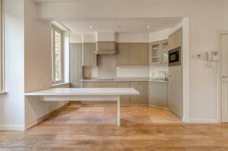 Vous recherchez une maison dans un emplacement central à Courtrai ? Alors vous êtes au bon endroit sur la place du Dam. Cette maison dispose de...