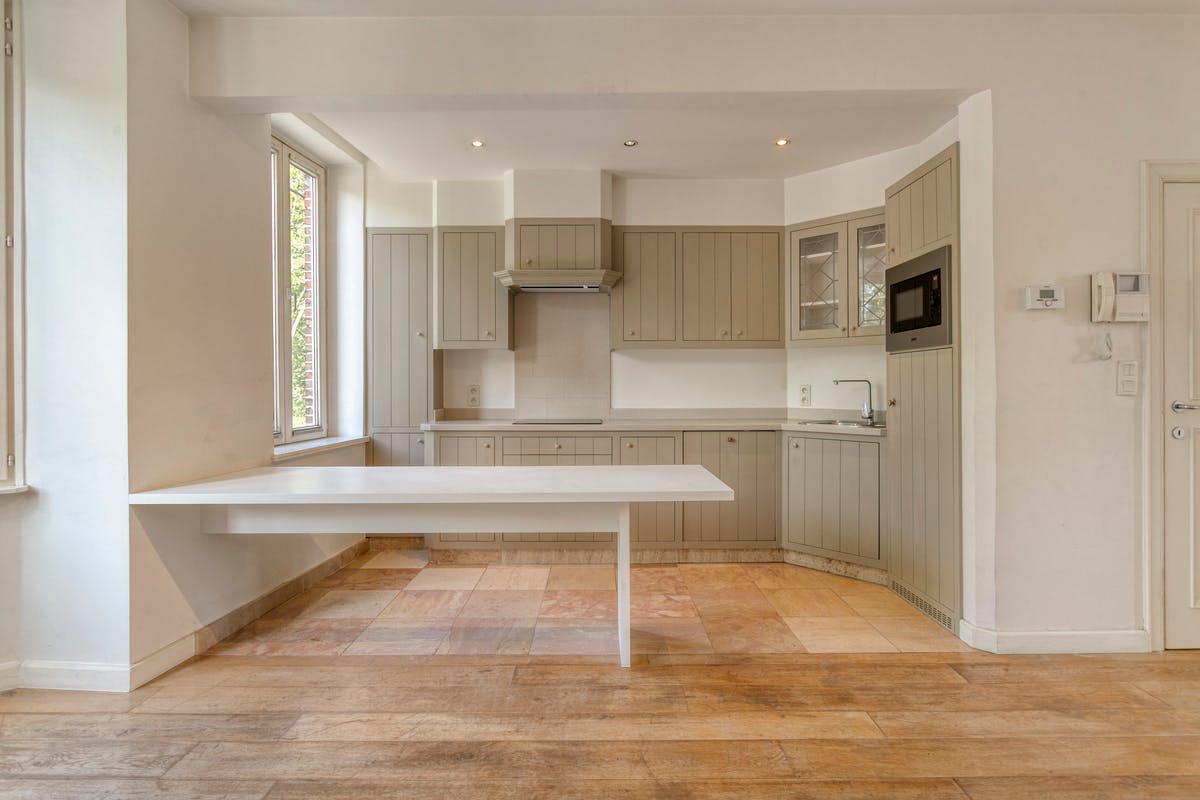 Premier étage de deux chambres à vendre sur la place du Dam à Courtrai ! - photo 2