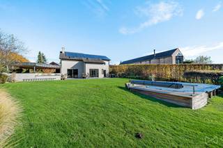 We Invest Ciney Haute-Meuse vous présente une opportunité rare au cœur du charmant village de Bioul. Posez vos valises et écrivez votre histoire...