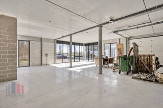 Unieke nieuwbouwontwikkeling te huur, bestaande uit een kantoorruimte gecombineerd met magazijn/showroom met een totale oppervlakte van 901 m²...