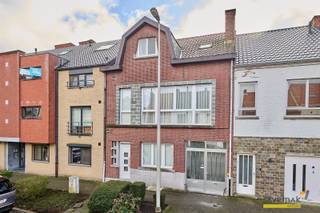 In het hartje van Leopoldsburg kan je deze karaktervolle woning terugvindenMet een bewoonbare oppervlakte van maar liefst 201 m², gelegen op een...