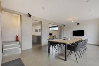 Dit appartement is gelegen in het centrum van Aalter. Horeca, winkels en scholen alsook de markt zijn heel op wandelafstand bereikbaar. Geniet...