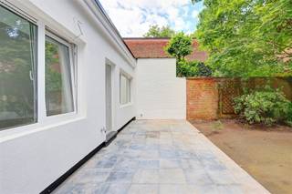  Mise en page- hall d'entrée- toilettes séparées- salon et salle à manger- pièce supplémentaire ; idéale comme bureau ou chambre (12m)-ïcuisine...