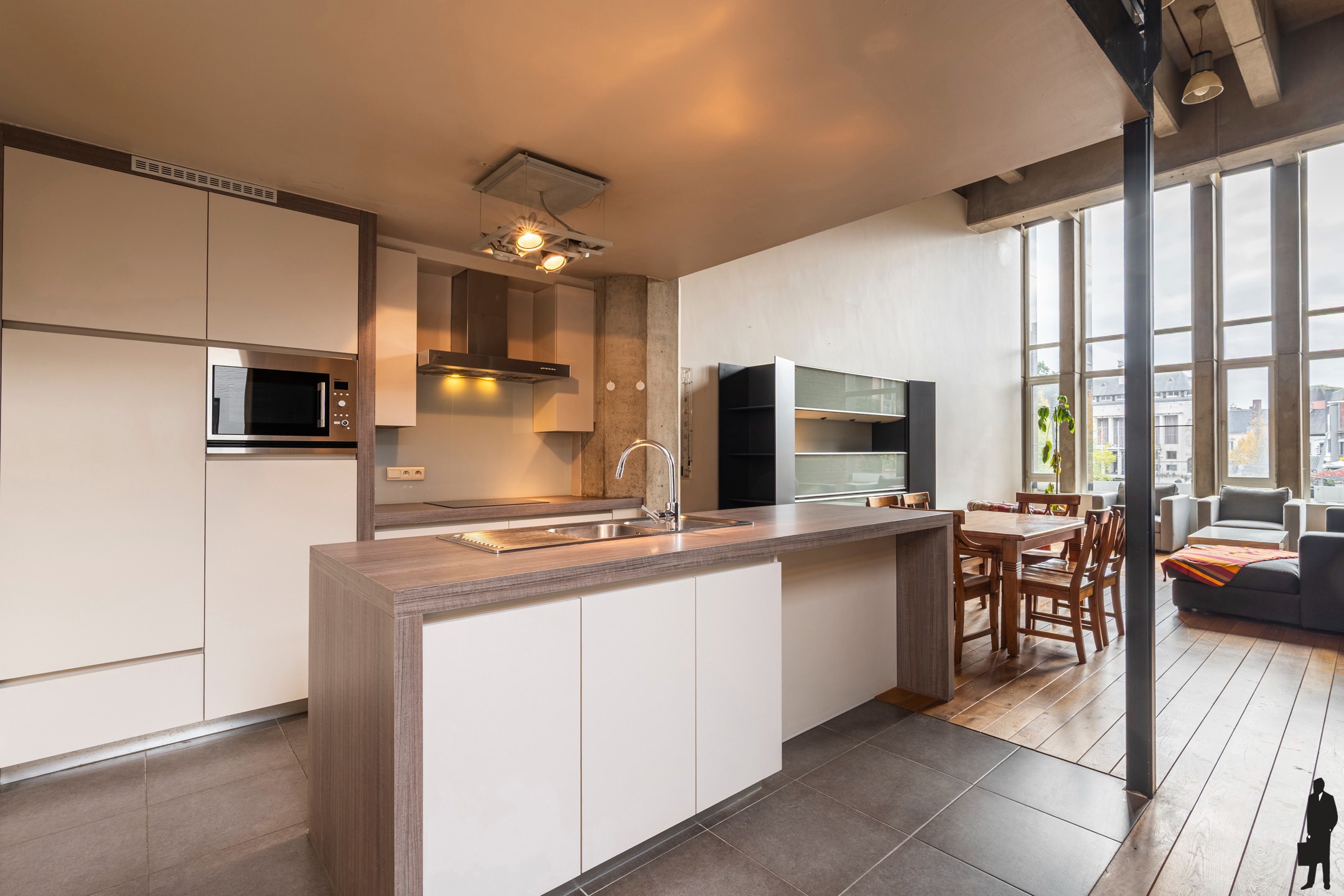 Duplex in loftstijl (182m²) met zicht op de Grote Markt ! - foto 3