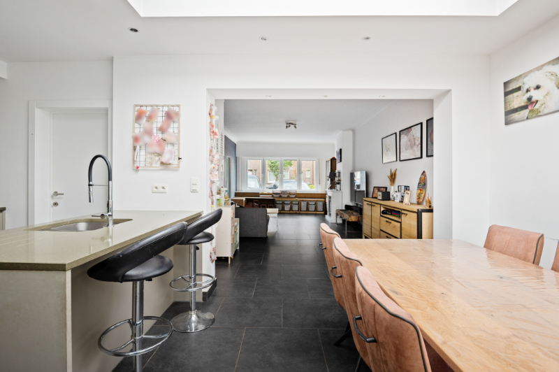 Zéér rustig & centraal gelegen instapklare rijwoning met 4 SLK, tuin en oprit - foto 4