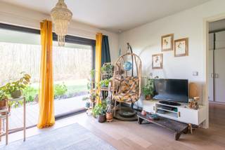 TREVI GENT – Situation UNIQUE pour cet appartement moderne d'une chambre au rez-de-chaussée, prêt à emménager. Il dispose d'une TERRASSE et...