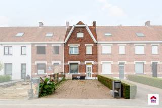 OVER DE WONINGDeze charmante gesloten bebouwing met een bewoonbare oppervlakte van 143 m² biedt alle ruimte voor een comfortabel gezinsleven. De...
