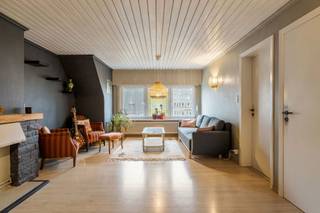 Ce charmant appartement d'une chambre offre un agencement étonnamment spacieux et de nombreuses possibilités pour ceux qui recherchent le confort,...