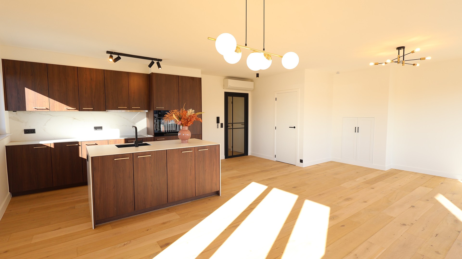 Volledig gerenoveerd appartement te huur in Roeselare! - foto 2