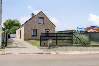 TE KOOP: Deels gerenoveerde, energiezuinige woning te Heusden-Zolder! Deze volledig vrijstaande woning is deels gerenoveerd en dankzij het EPC-label...