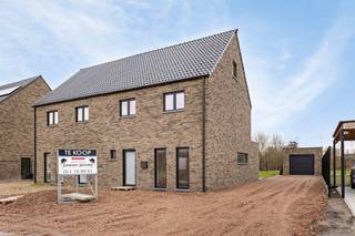 Deze prachtige energiebesparende nieuwbouw is de idéale gezinswoning gelegen in een residentiële woonwijk nabij het centrum van Leopoldsburg en...
