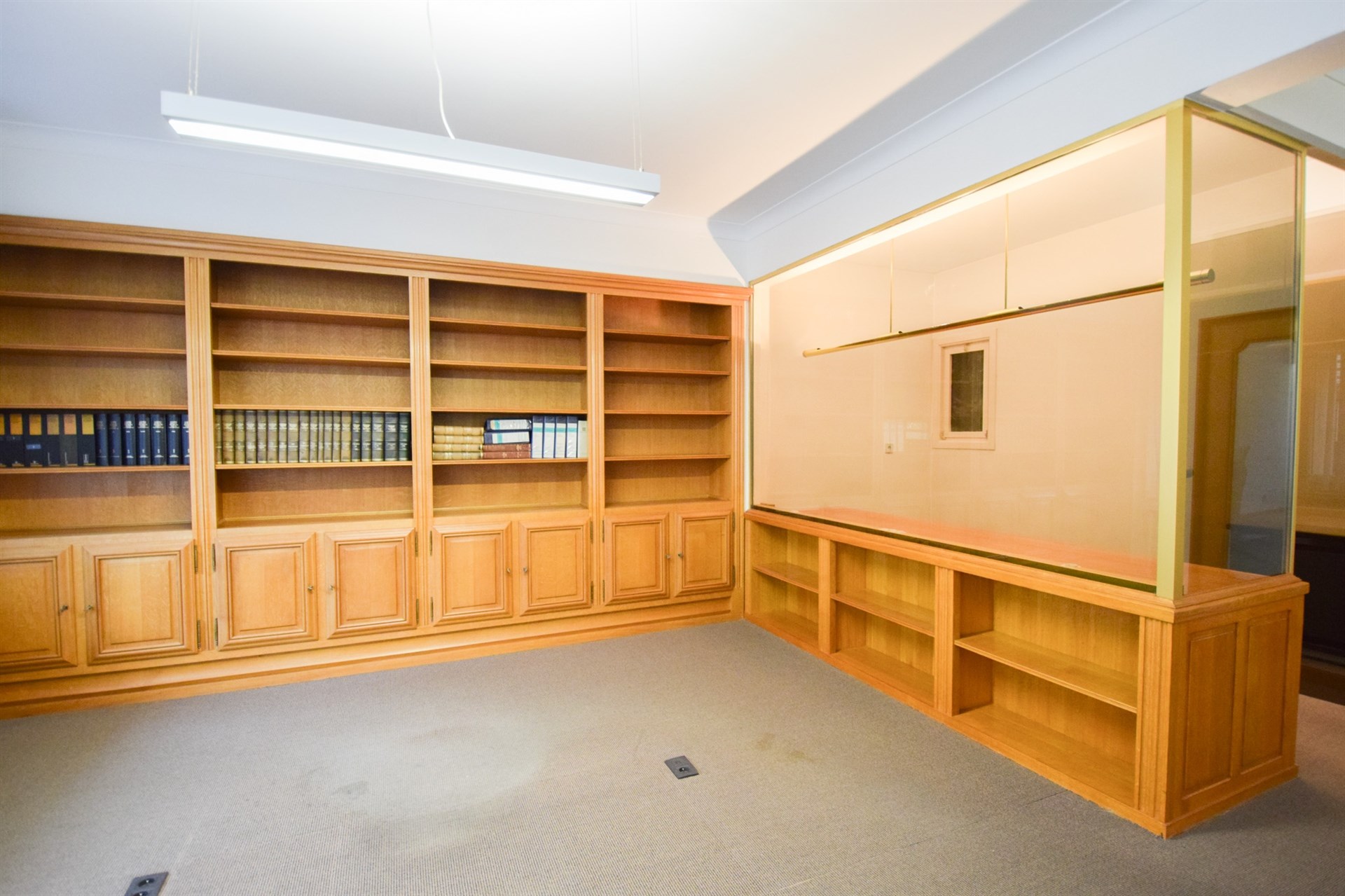 Uitstekend gelegen kantoor in het centrum van Sint-Niklaas. - foto 4