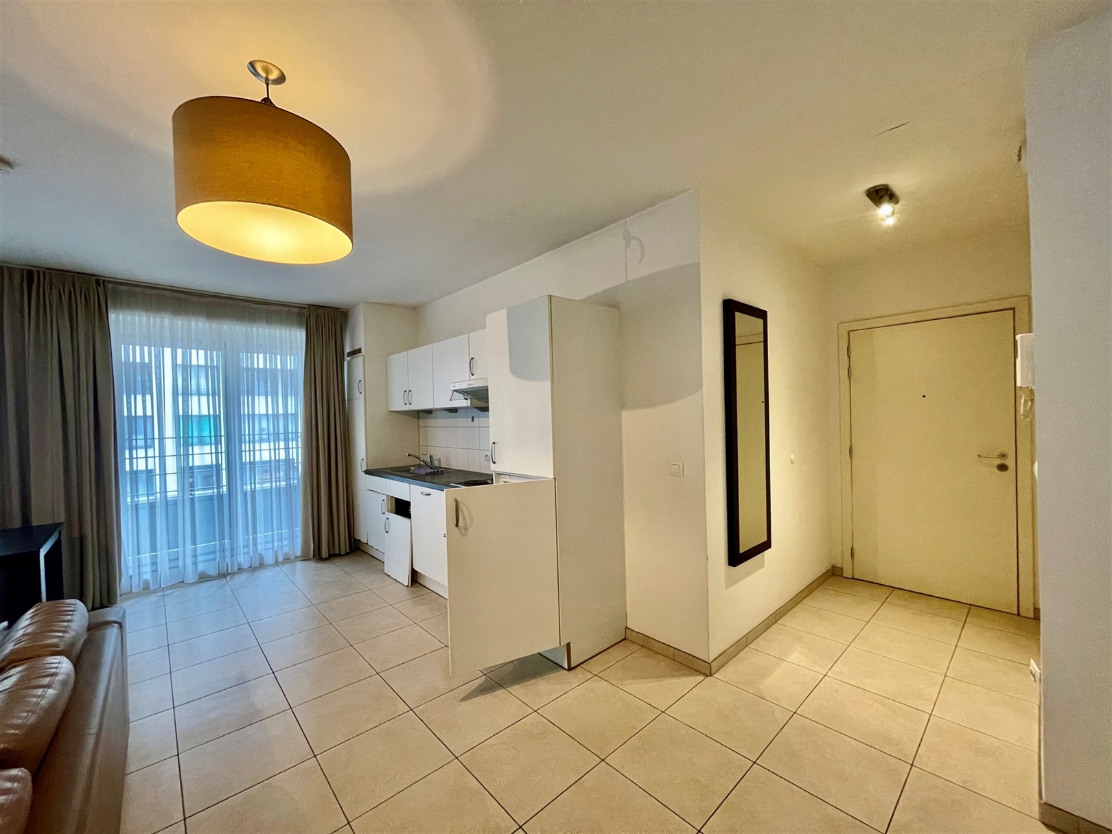 Gemeubelde &amp; ruim appt van 83 m² met terras en 2/3 slpkmrs! - foto 5