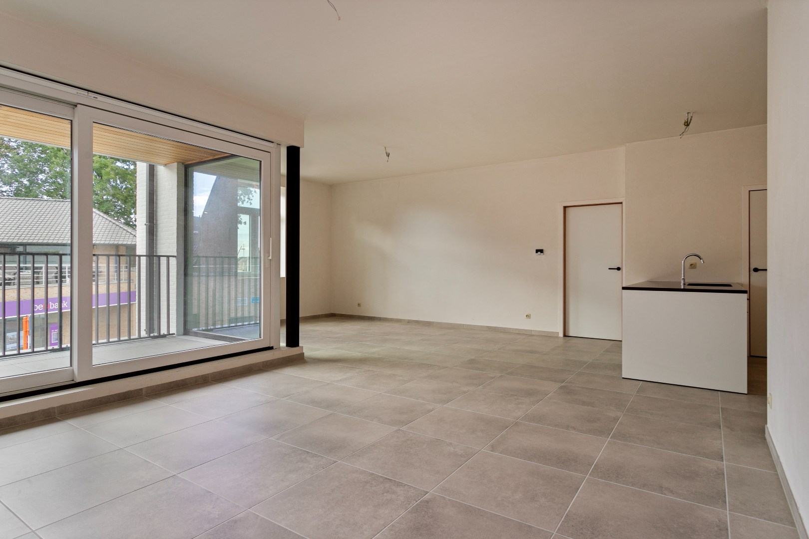 Volledig afgewerkt appartement met 2 slaapkamers en terras - foto 3