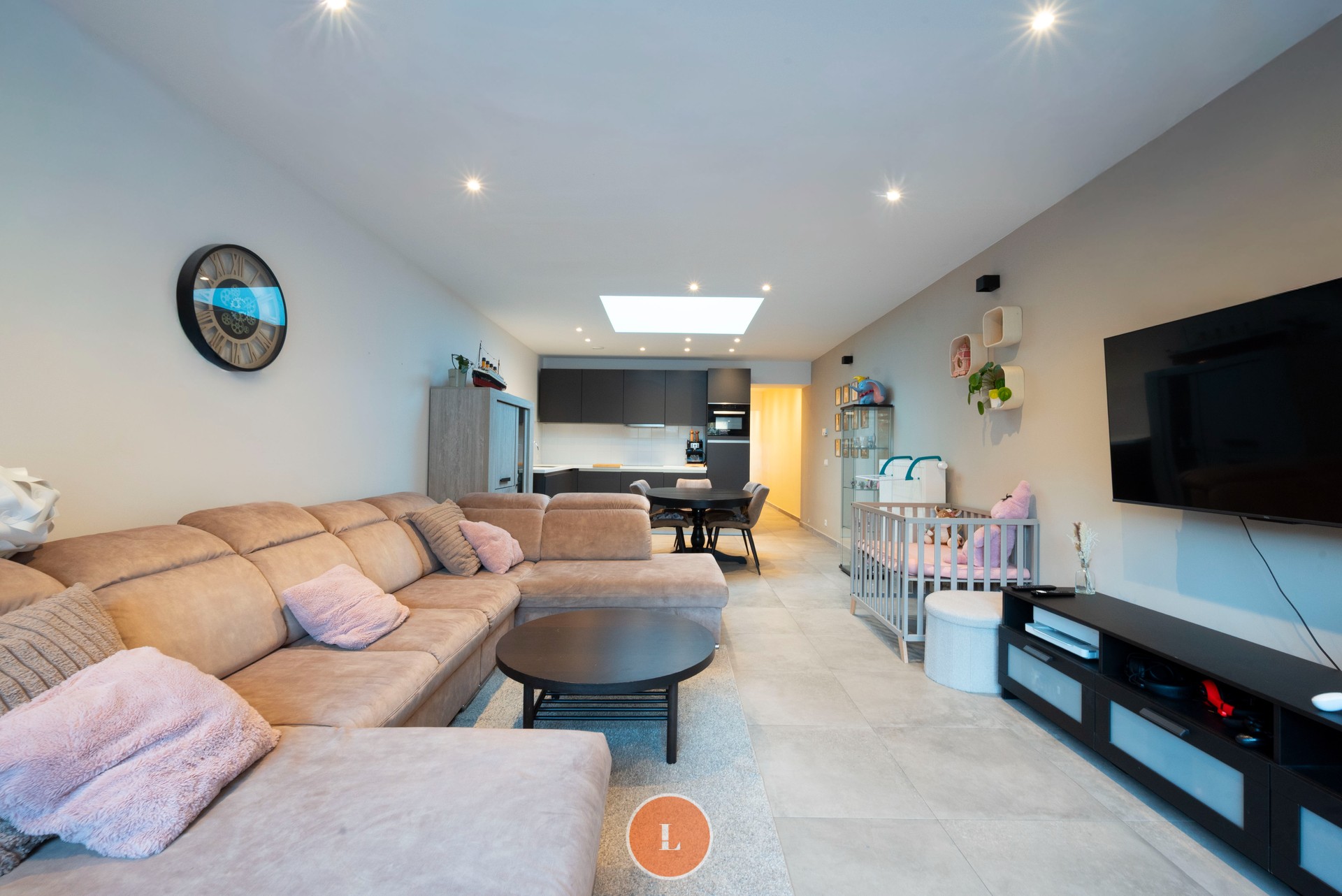 Totaal gerenoveerde gezinswoning met 4 kamers. - foto 4