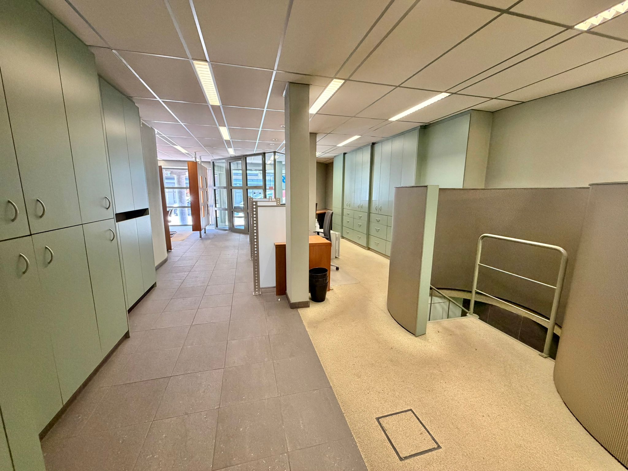 Top gelegen handelspand 197m2 met 3 privé parkings - foto 5