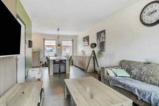 Welkom in deze instapklare bel-étage in het hart van Roeselare, waar ruimte en comfort centraal staan! Met 4 slaapkamers, een lichtrijke leefruimte...