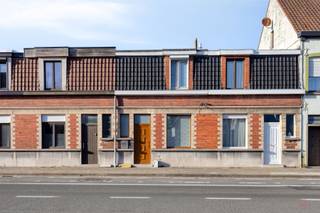 Deze gezellige rijwoning in de Dorpsstraat 51 te Astene (Deinze) is een ideale kans voor starters of investeerders die op zoek zijn naar...