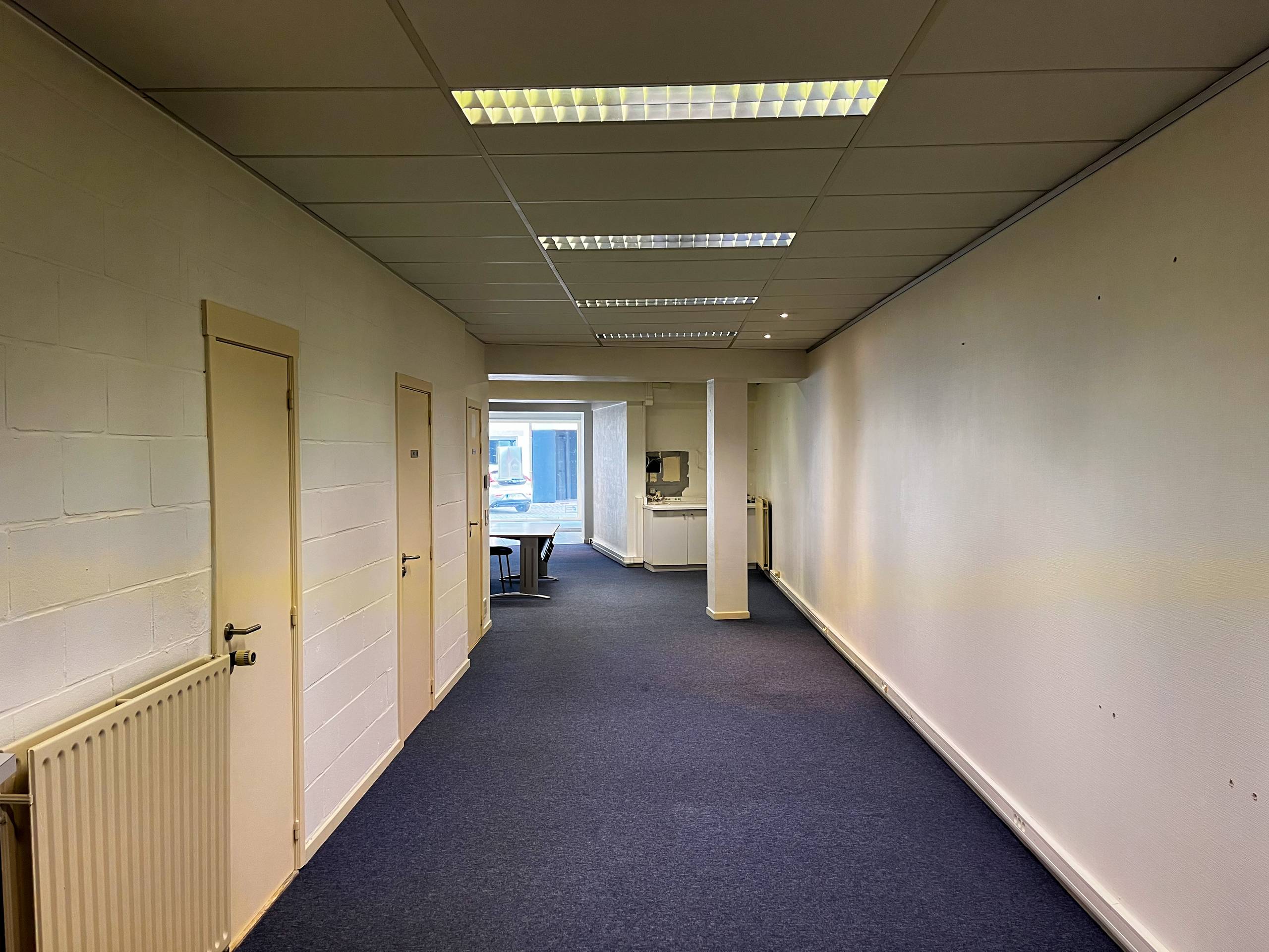 Centraal gelegen handelsruimte te huur in Waregem - foto 4