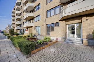 Ready to move in 2 bedroom apartment with cozy garden in a quiet residential area in Ekeren.Ideally located near the port of Antwerp and a few...