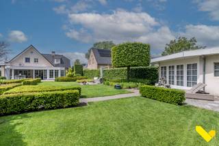Stijlvolle woning waar rust en comfort samenkomen.<br /><br />Welkom in deze sfeervolle woning aan Korte Heistraat 23 in Mol, waar comfort, kwaliteit en gezelligheid perfect samenkomen. Deze instapklare woning werd met veel zorg onderhouden en afgewerkt met duurzame en hoogwaardige materialen, wat meteen zorgt voor een warm thuisgevoel.<br /><br />De lichtrijke leefruimtes stralen een stijlvolle en klassevolle uitstraling uit en vormen de ideale plek om in alle rust te genieten met familie en vrienden. De tijdloze afwerking en verzorgde inrichting maken van deze woning een echte blikvanger.<br /><br />De prachtige orangerie met zicht op de tuin vormt een extra troef en zorgt het hele jaar door voor een unieke beleving van licht en ruimte. Aansluitend bevindt zich het overdekte terras, uitgerust met screens en verwarming, waardoor u in elk seizoen comfortabel buiten kan genieten.<br />Ook buiten is het puur genieten: de perfect onderhouden tuin biedt volledige privacy en vormt een prachtig verlengstuk van de woning. Een ideale plek om te ontspannen en gezellige momenten door te brengen in een groene omgeving.<br /><br />Dankzij de uitstekende staat van onderhoud, kwalitatieve afwerking en aangename ligging is dit een woning waar u zonder zorgen meteen kan intrekken. Een unieke kans voor wie op zoek is naar een sfeervolle, stijlvolle en klassevolle thuis in Mol.