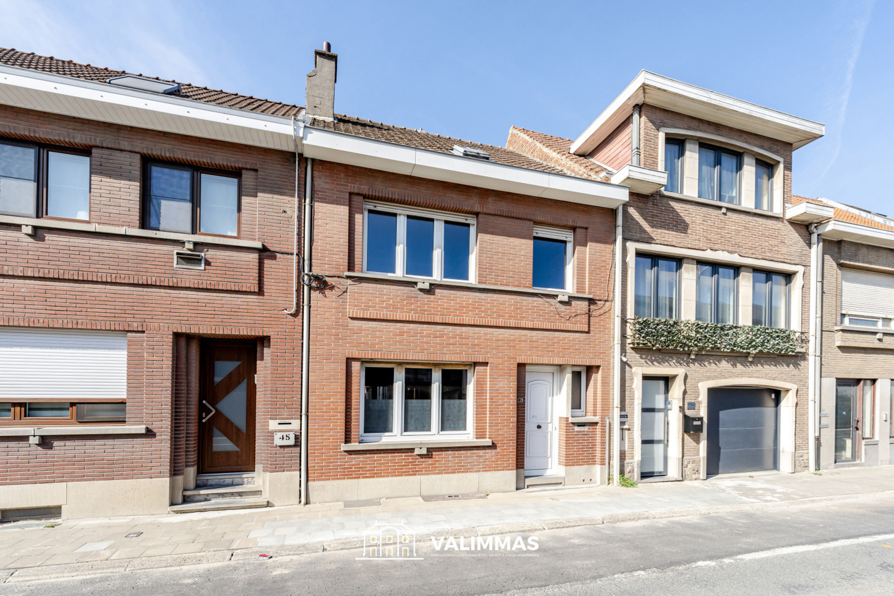 Degelijke, maar nog op te knappen woning met grote tuin... - foto 2