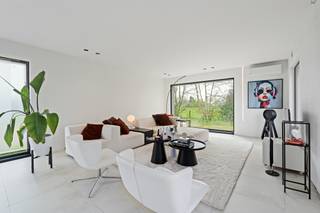 Op een toplocatie aan de Nieuwe Steenweg 8 in Nazareth bevindt zich deze prachtige, volledig gerenoveerde bungalowwoning met een...