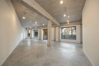 WILRIJK - Den Brandt: Volledig gerenoveerd handelsgelijkvloers van ca 95m² naast Maison Guiette van Le Corbusier. BESCHRIJVING: Dit...