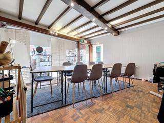 We Invest Malmedy heeft het genoegen u dit gelijkvloers commercieel pand in Stavelot voor te stellen. Het biedt u een ideale oppervlakte om...